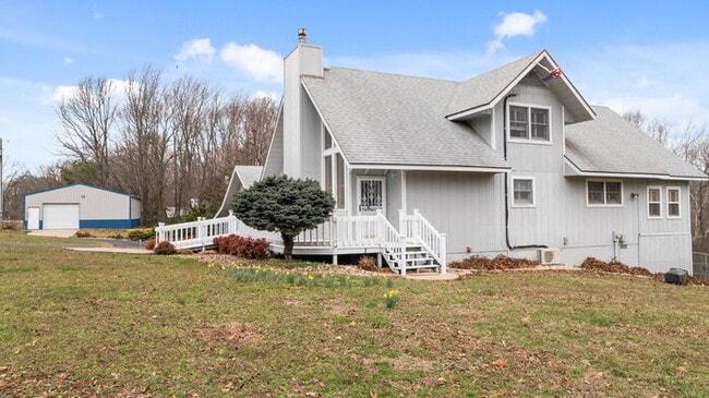 Building Photo - "Charming 2-Bed Home with Scenic Views and...