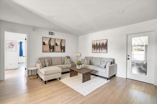 Photo - 1007 N Mohawk Ave Townhome