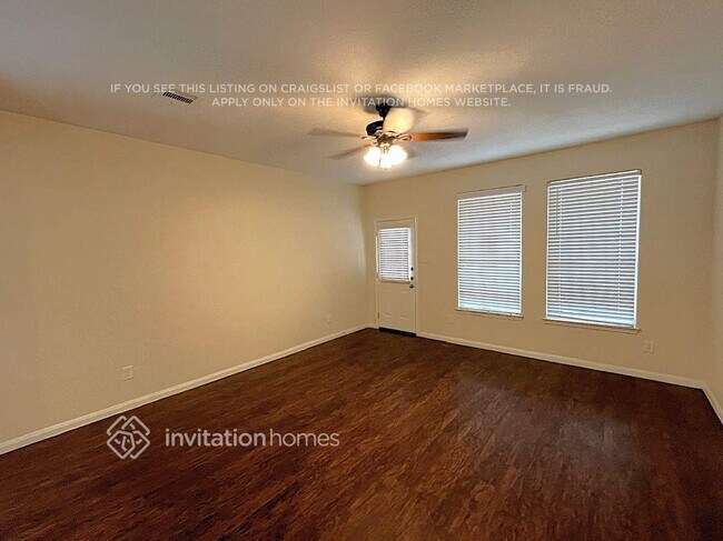 Foto del edificio - 13529 Raintree Dr