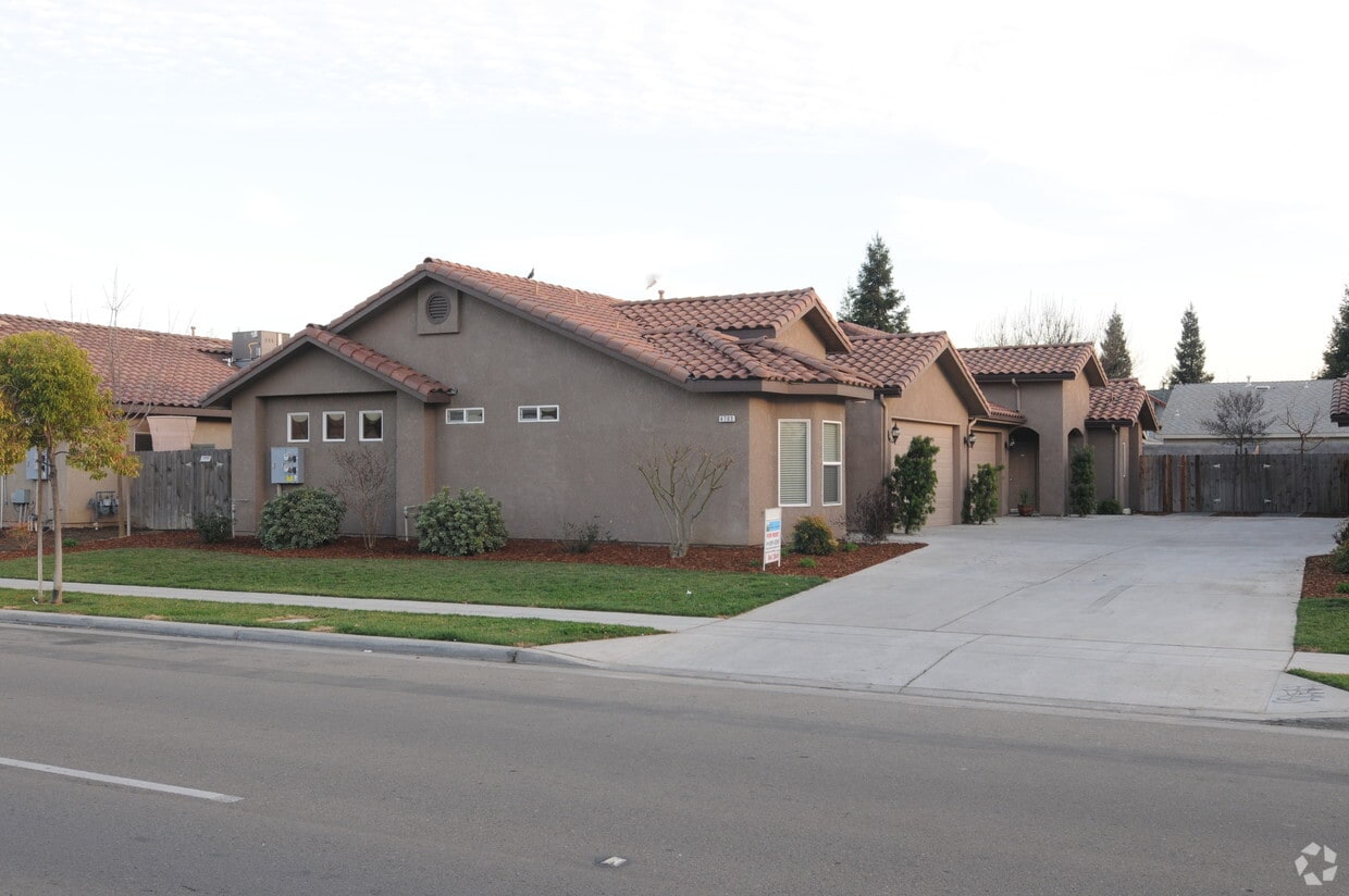 Foto principal - 4703-4713 W Clinton Ave
