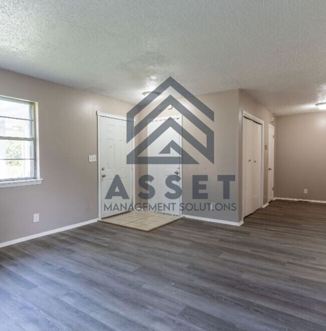 Building Photo - Tulsa Duplex