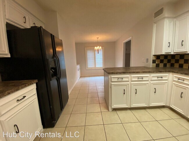 Foto del edificio - 3 br, 2.5 bath House - 7616 Utica
