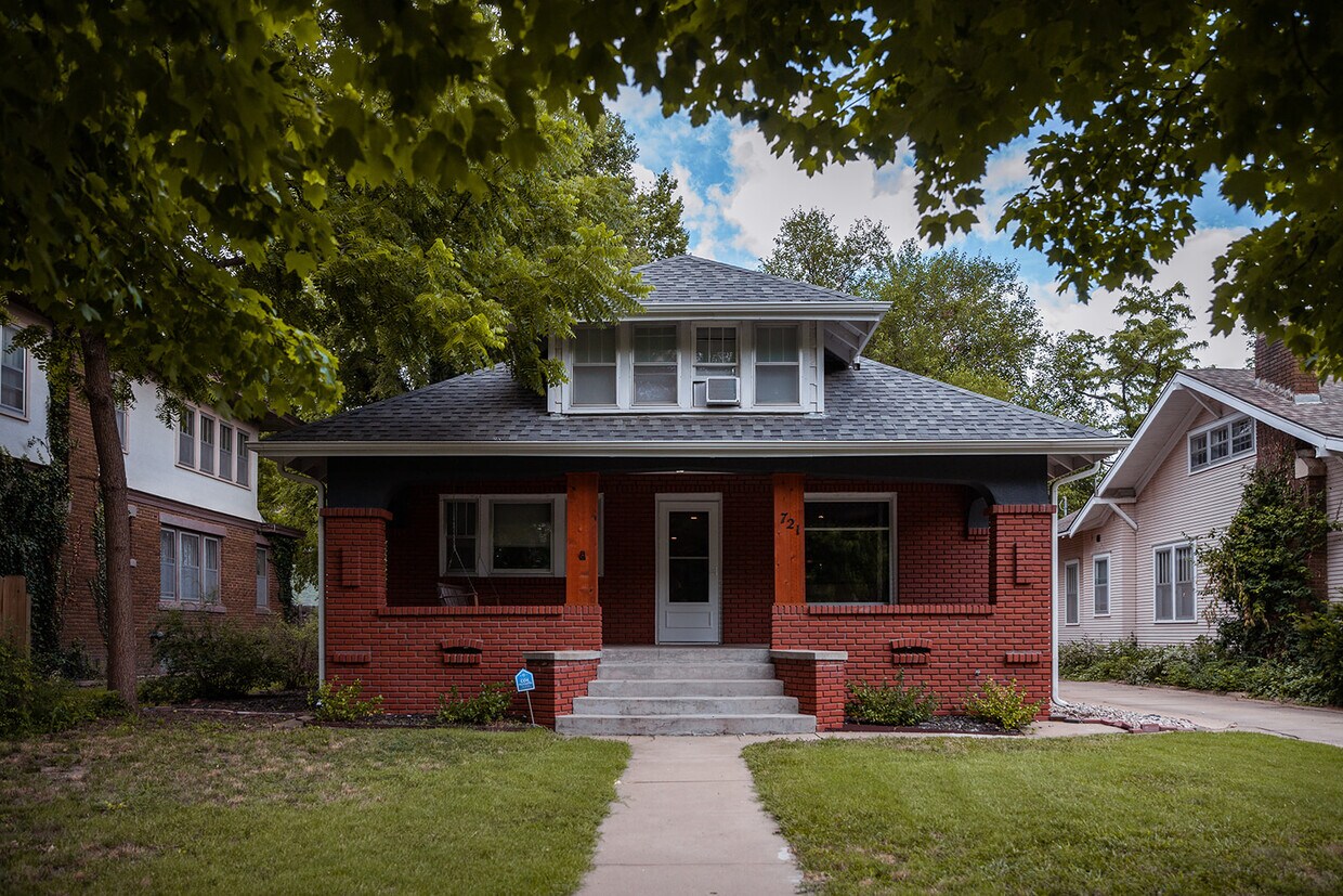 Primary Photo - 721 Highland Ave