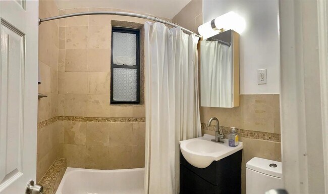 Building Photo - 429 Fairmount Ave