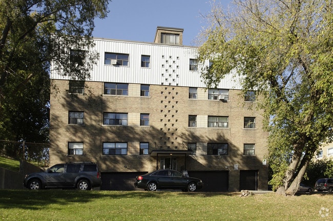 Building Photo - 317 Park Lawn Road