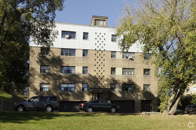 Building Photo - Parklawn Apartments