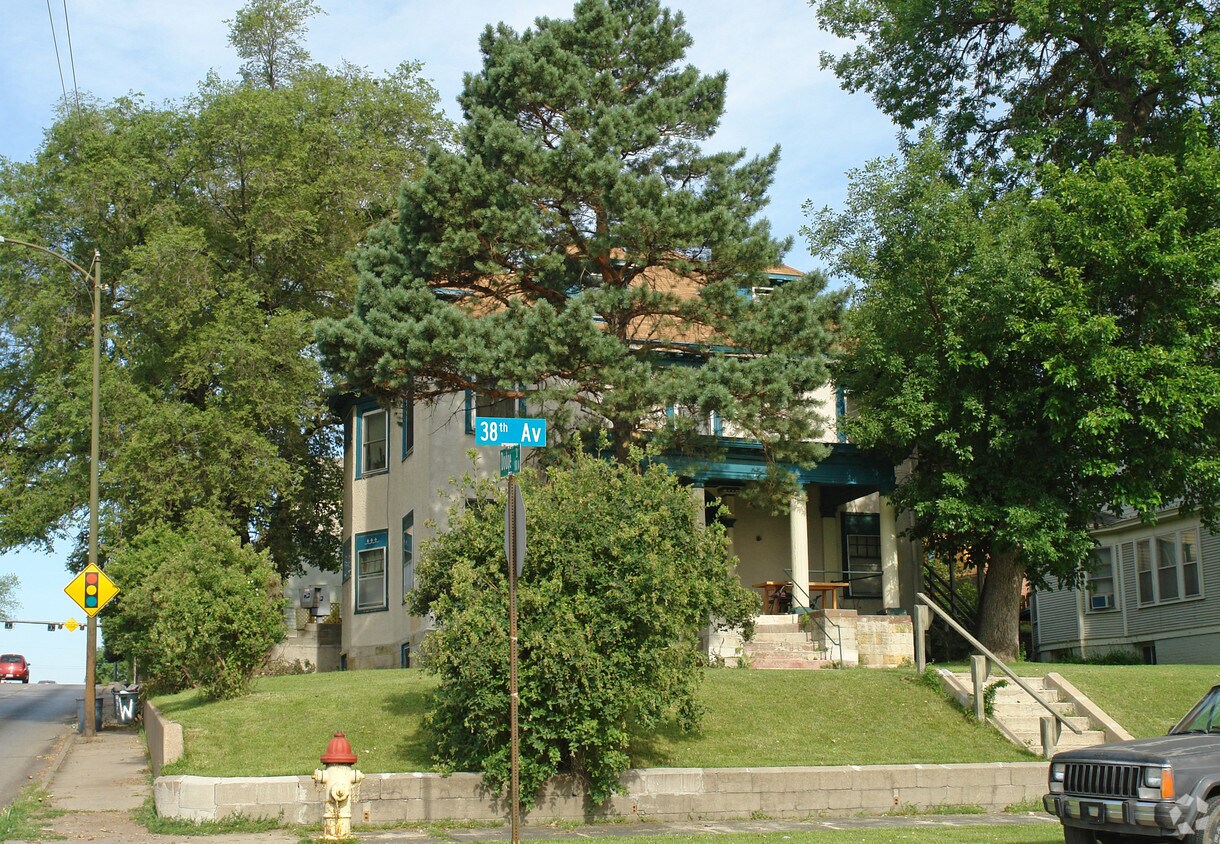 Building Photo - 102 N 38th Ave