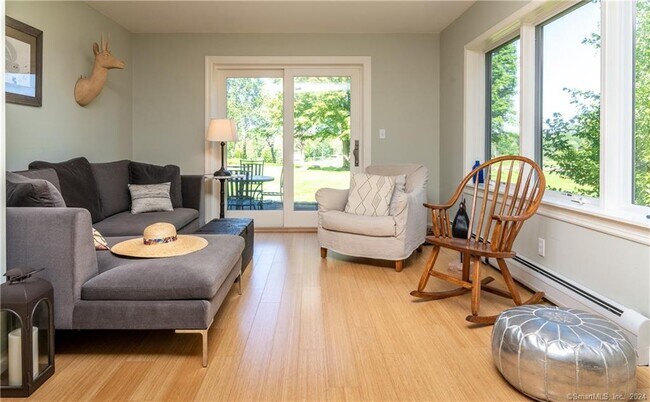 Foto del edificio - 35 Jennings Rd