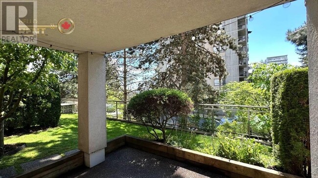 Photo du bâtiment - 175-175 10th St E