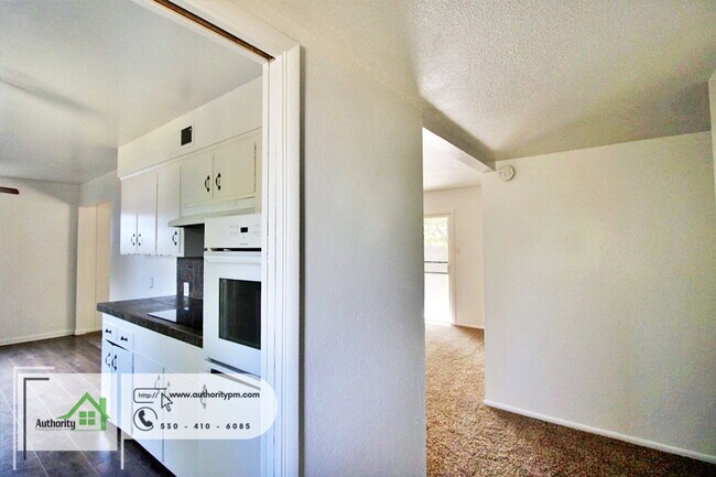 Building Photo - 6482 Leonard Dr