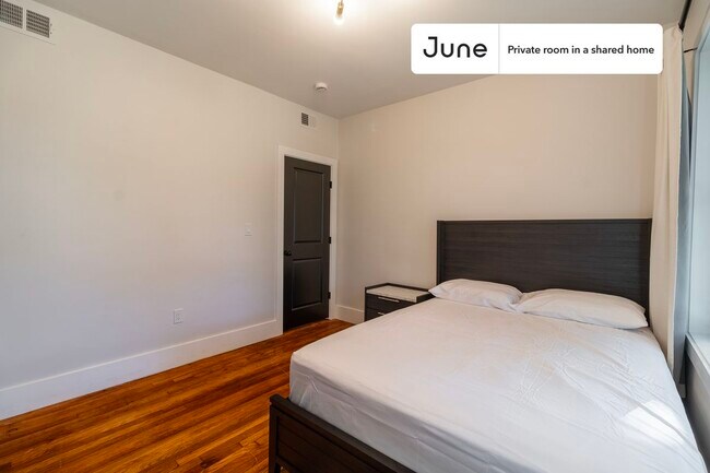 Foto del edificio - Room in Shared 5 bed/2 bath home in Roxbury