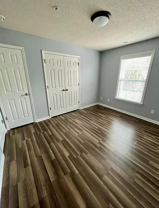 Building Photo - 3481 Forestdale Dr