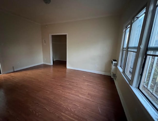 Foto del edificio - 936 E 24th St