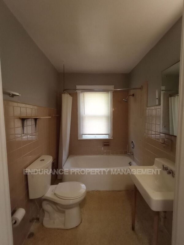 Foto del edificio - 218-220 Rockwood Ave