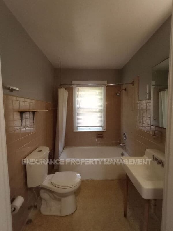 Building Photo - 218-220 Rockwood Ave