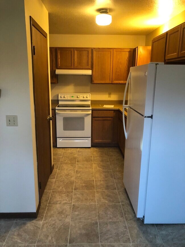 Building Photo - 2410 Bongey Dr