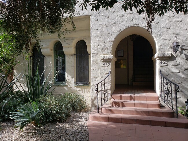Building Photo - 419 Sierra Bonita N Ave