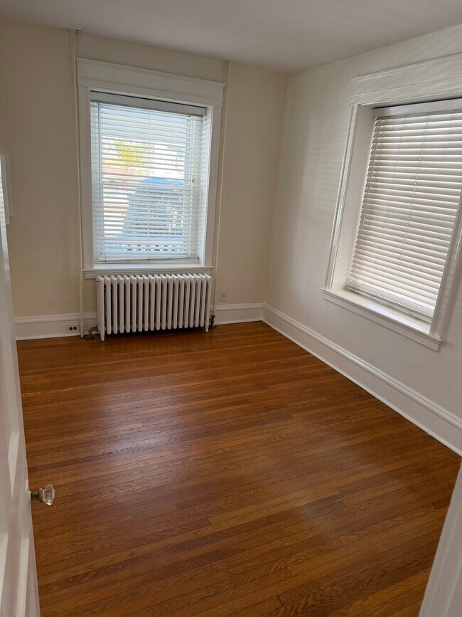 Dormitorio 1 - 143 Cricket Ave