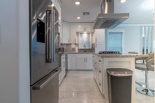 Building Photo - 1801 Rosenberg St