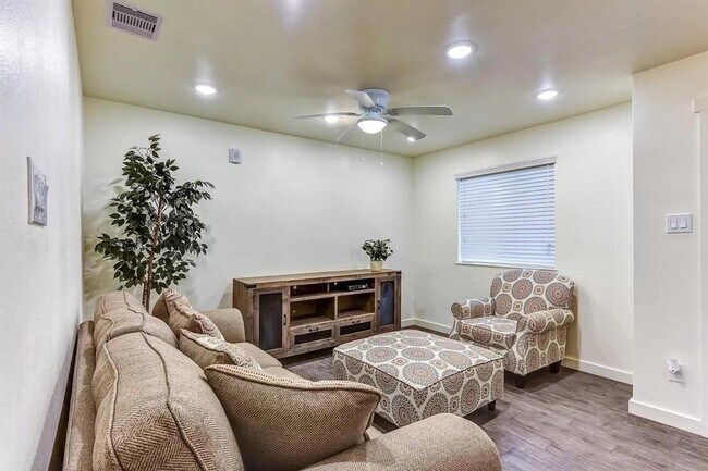 Foto del edificio - 21155 Gosling Rd