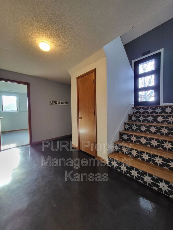 Building Photo - 3004 University Dr