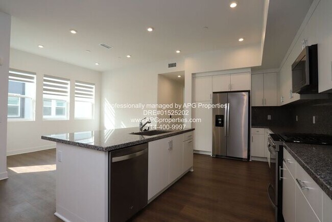 Building Photo - New Construction! 100 West Community - 3 B...