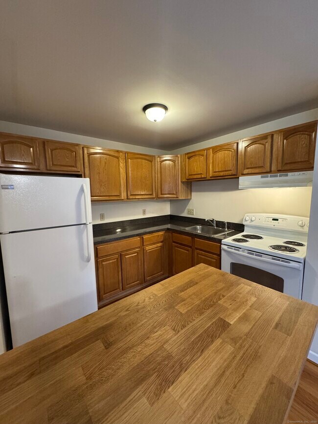 Building Photo - 90 Kibbe St