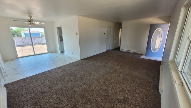 Foto del edificio - Moses Lake 3 bedroom 1 bath with den and g...