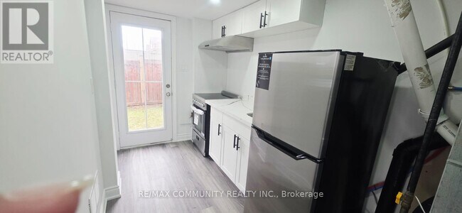 Photo du bâtiment - 50 Rockman Cres