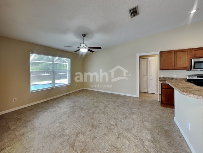 Foto del edificio - 3029 SE Wake Rd