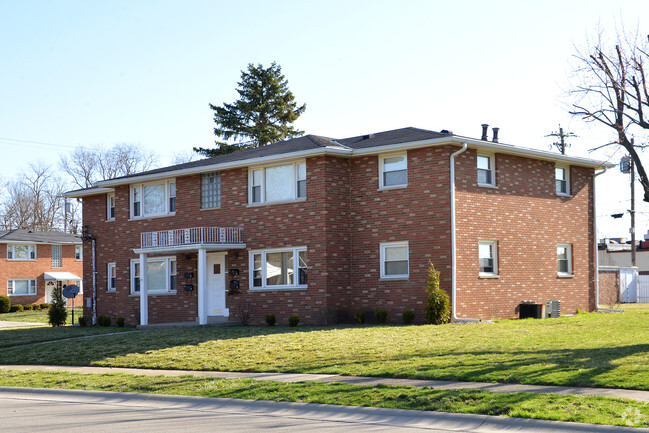 Building Photo - 4740-4760 Holiday Dr