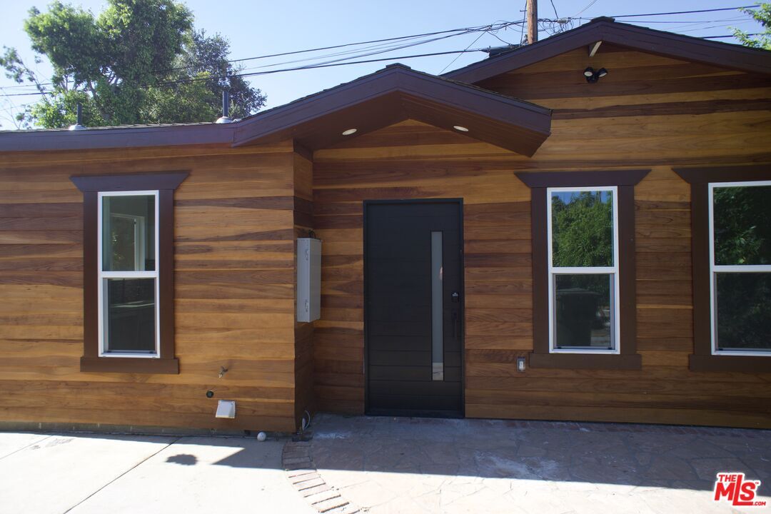 Primary Photo - 2229 W 29th Pl