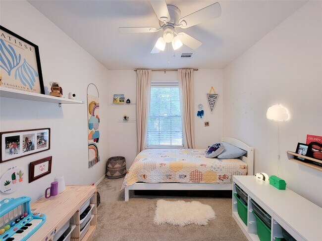 Foto del edificio - 42 Wineberry Pl
