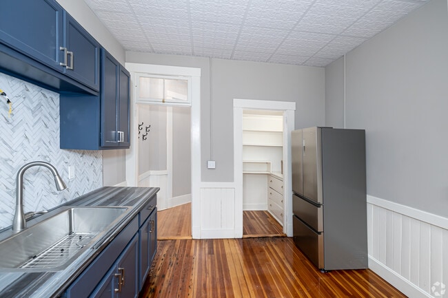 Building Photo - 69 S Pleasant St