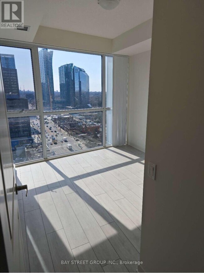 Photo du bâtiment - 4955-4955 Yonge St
