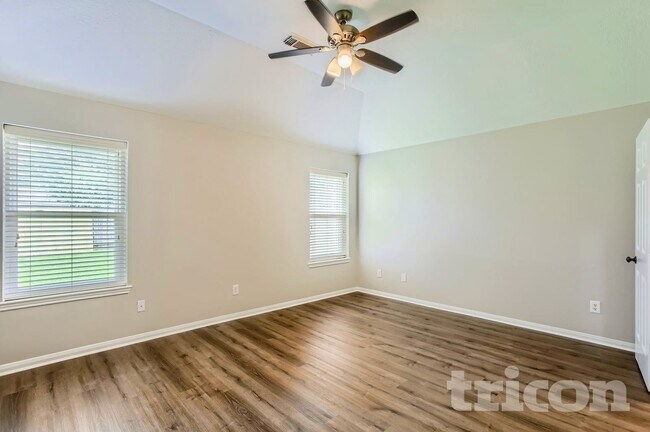 Building Photo - 814 Robins Way