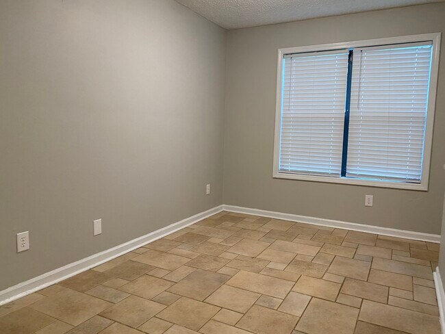 Building Photo - 30 Hillwood Cv