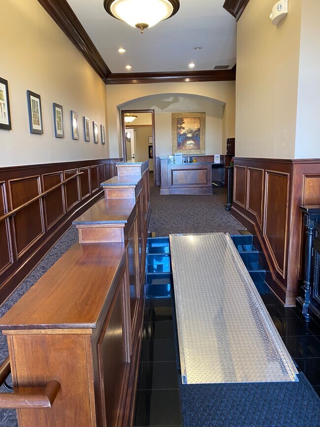 Foto del edificio - 445 W Blount Ave