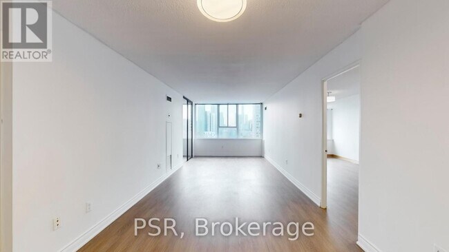 Building Photo - 45 Carlton St.