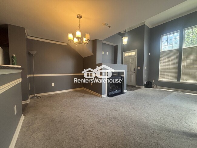 Foto del edificio - 923 Pine Forest Ln