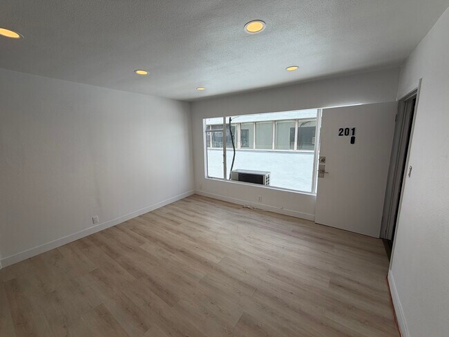 Foto del edificio - 478 S San Vicente Blvd