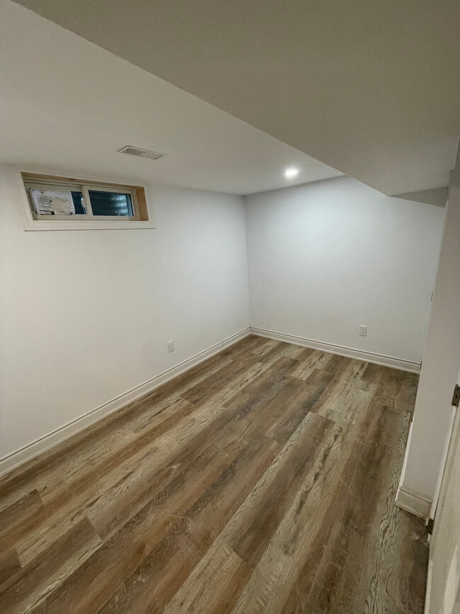 Building Photo - 110 Wren Pl