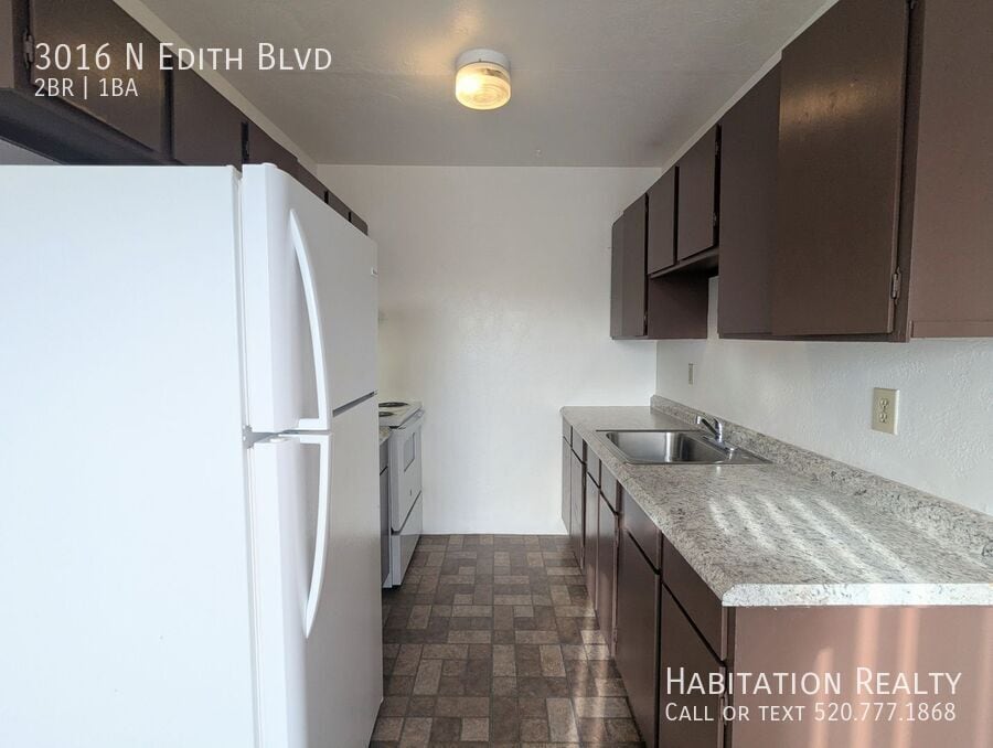 Primary Photo - 3016 N Edith Blvd