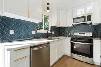 Building Photo - 1624 Banyan Dr