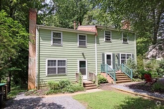 Building Photo - 2539 Woodland Dr