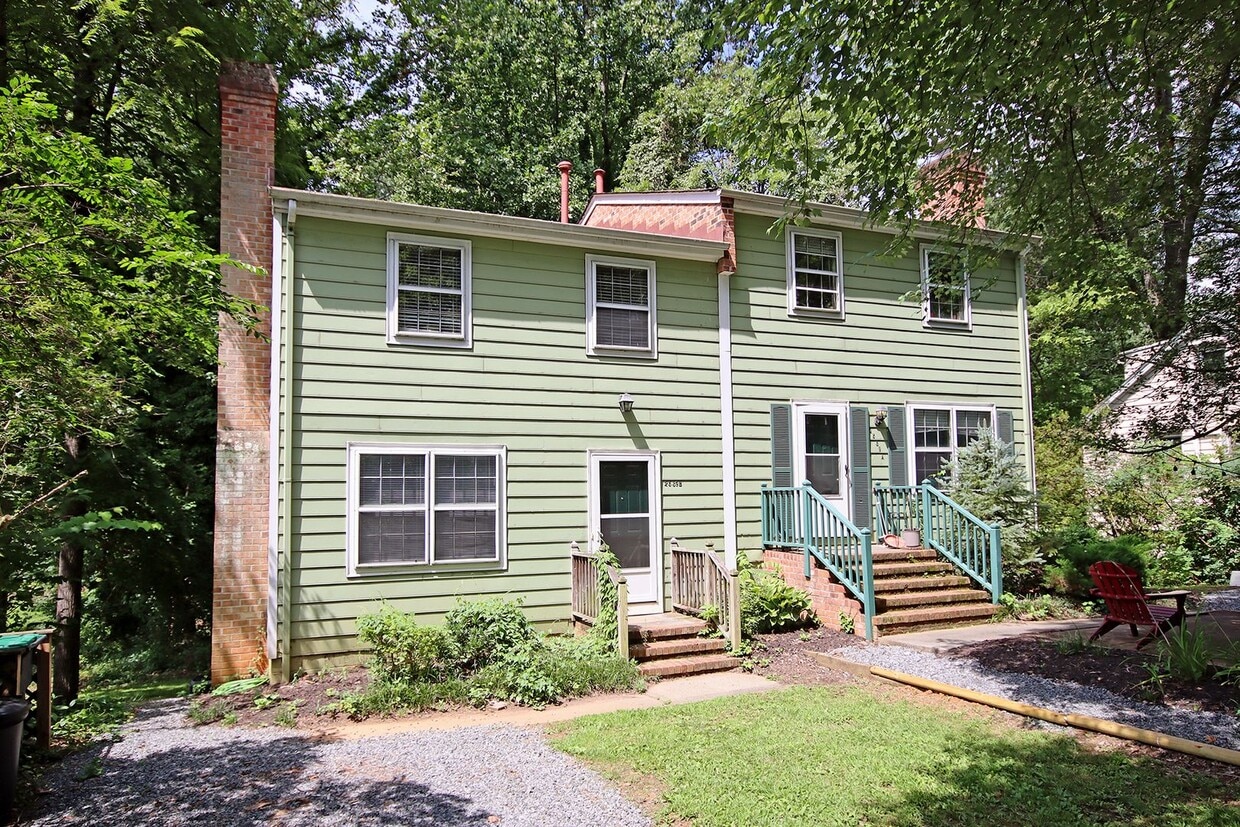 Primary Photo - Pet-Friendly Fry's Spring Duplex