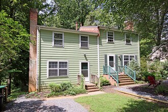 Building Photo - 2539 Woodland Dr