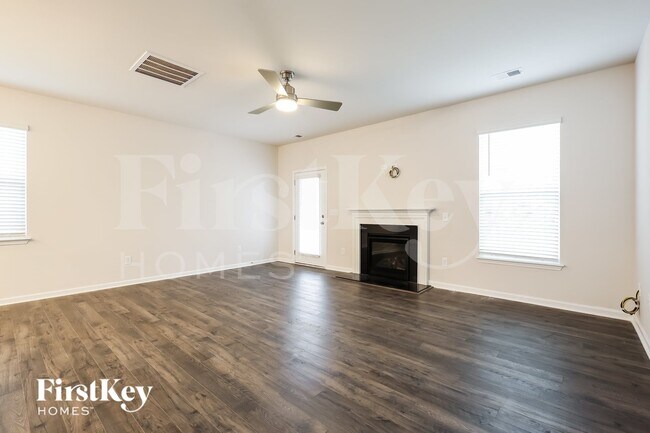 Foto del edificio - 107 Wild Lily Dr
