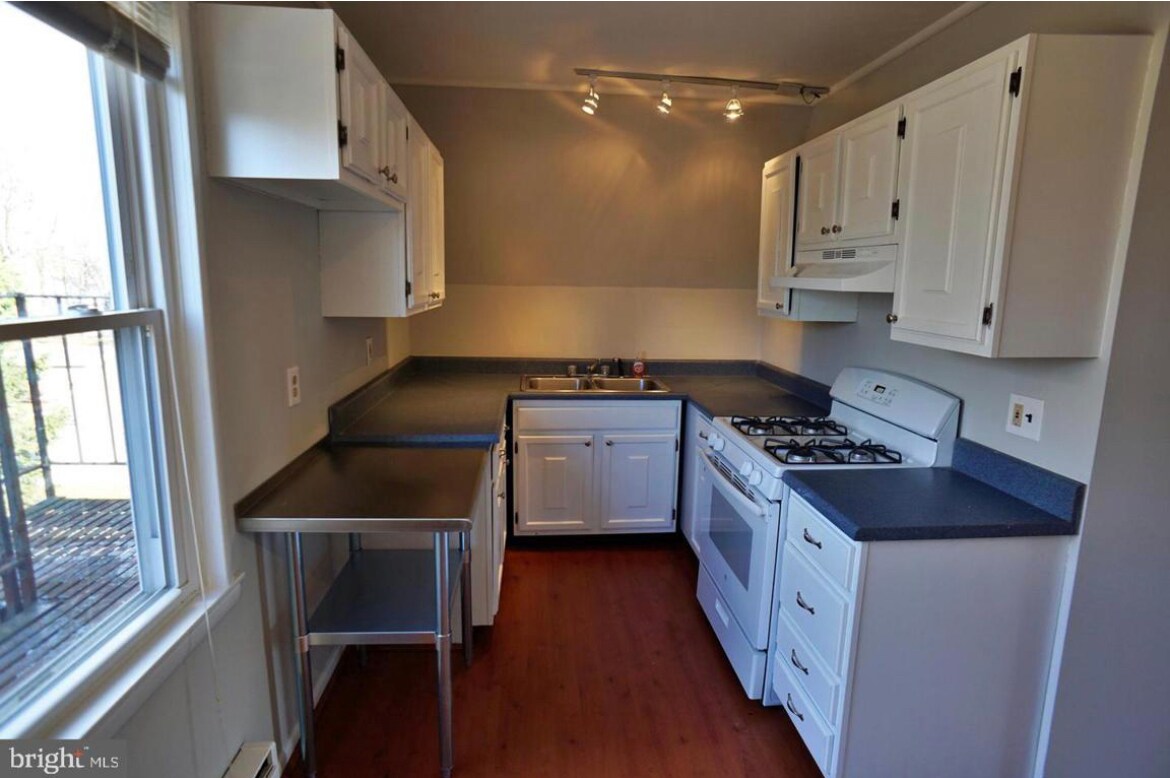 32 Woodland Ave Unit B, Ewing, NJ 08638 Apartments in Ewing, NJ