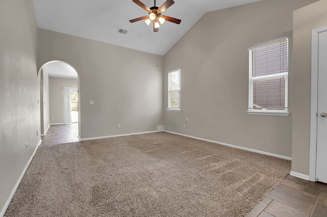 Building Photo - $2,295.00, 2 bedroom plus office, 2 bathro...